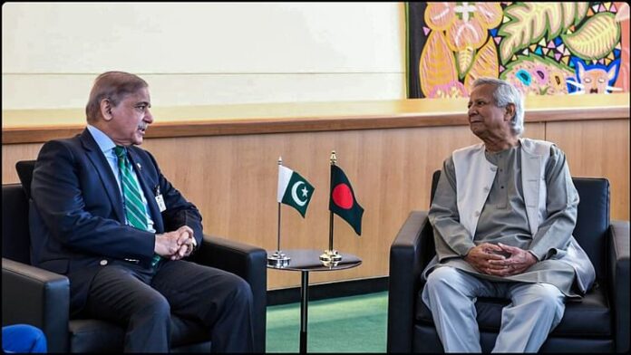 <b>बांग्लादेश-और-पाकिस्तान-के-रिश्तों-में-नई-गर्माहट:-भारत-के-लिए-बढ़ती-चिंताएं</b>