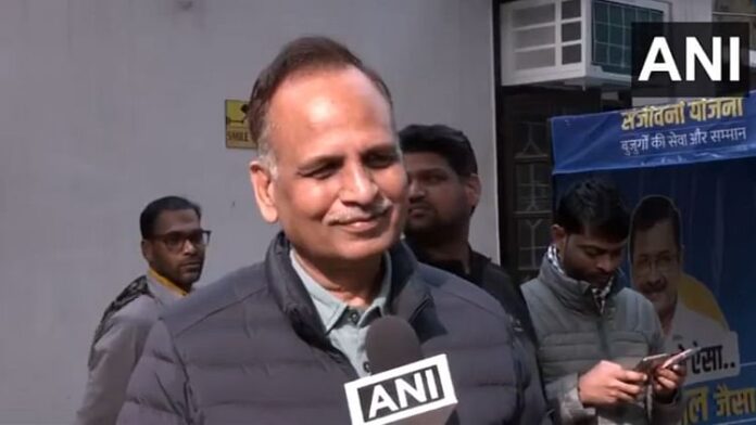 <b>दिल्ली-चुनाव-में-विवाद:-केजरीवाल-से-जुड़ी-डॉक्यूमेंट्री-की-स्क्रीनिंग-पर-रोक</b>