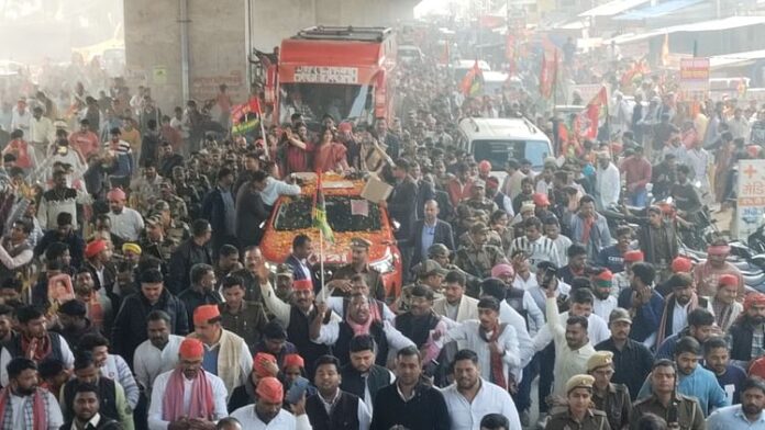 <b>मिल्कीपुर-उपचुनाव-में-डिंपल-यादव-के-रोड-शो-पर-आचार-संहिता-के-उल्लंघन-का-मामला,-दर्ज-हुआ-केस</b>