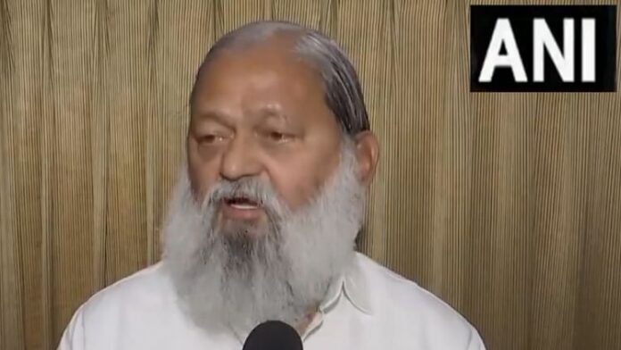 <b>अनिल-विज-का-विवादास्पद-बयान:-ठंडे-पानी-से-बाथ-लेने-के-बाद-ही-देंगे-जवाब</b>