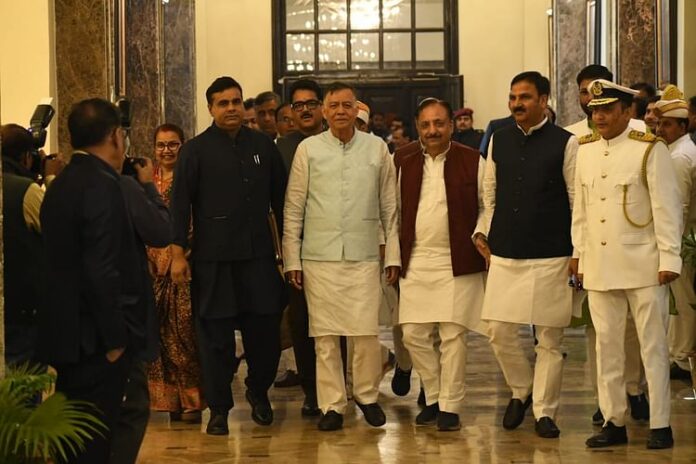 <b>यूपी-विधानसभा-में-बजट-चर्चा-के-दौरान-हंगामा,-ब्रजेश-पाठक-की-टिप्पणी-पर-सदन-स्थगित</b>