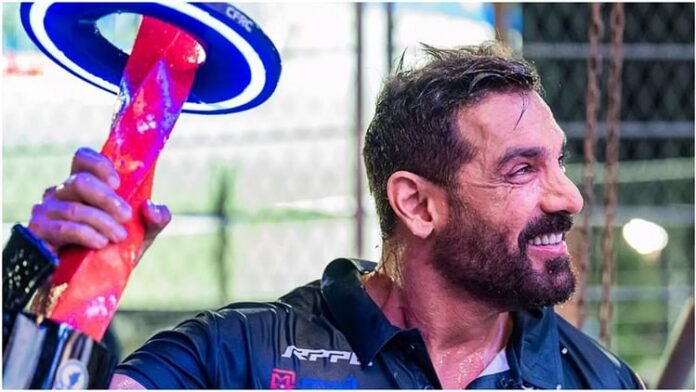 <b>जॉन-अब्राहम-की-माफी:-पत्रकारों-के-प्रति-उनके-व्यवहार-पर-आया-बदलाव</b>