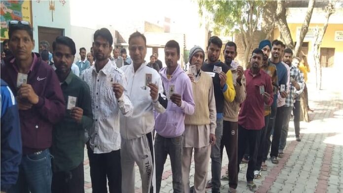 <b>हरियाणा-नगर-निकाय-चुनाव-2025:-मतदान-में-खराबी-और-रुझान-के-बीच-उठे-सवाल</b>