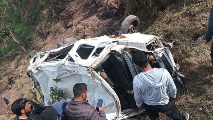 <b>रियासी-में-दर्दनाक-हादसा:-टेंपो-गहरी-खाई-में-गिरा,-चार-की-मौत</b>