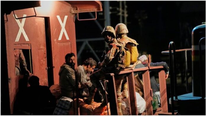 <b>जाफर-एक्सप्रेस-की-वापसी:-पाकिस्तान-में-सुरक्षा-के-बीच-ट्रेन-सेवाओं-की-बहाली</b>