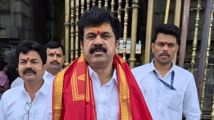 <b>महाराष्ट्र-में-सरपंच-संतोष-देशमुख-हत्याकांड-का-नया-मोड़:-मुख्य-आरोपी-कराड-ने-बरी-होने-की-मांगी-अपील</b>