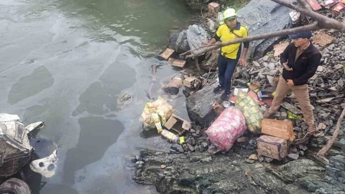 <b>उत्तरकाशी-में-पिकअप-वाहन-दुर्घटनाग्रस्त:-तीन-लोगों-की-हुई-दर्दनाक-मौत</b>
