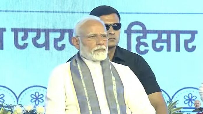 <b>प्रधानमंत्री-मोदी-ने-कांग्रेस-पर-किया-करारा-हमला:-‘बाबा-साहब-और-चौधरी-चरण-सिंह-को-नहीं-मिला-भारत-रत्न’</b>