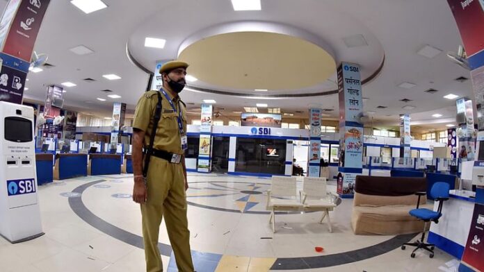 <b>sbi:-कर्जदारों-को-मिली-राहत,-ब्याज-दरों-में-25-आधार-अंकों-की-कटौती</b>