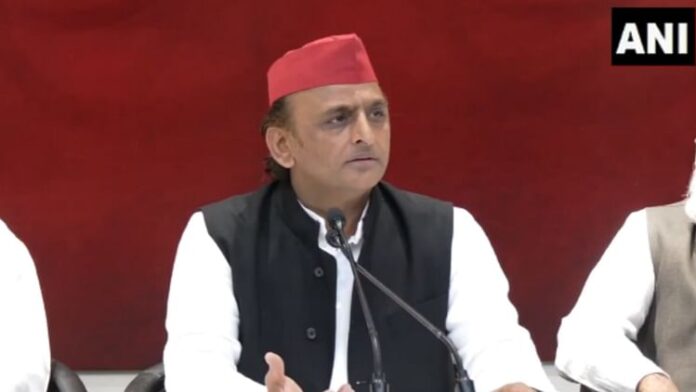 <b>अखिलेश-यादव-का-करणी-सेना-के-धमकी-पर-प्रतिक्रिया:-‘हम-डरने-वाले-नहीं’</b>