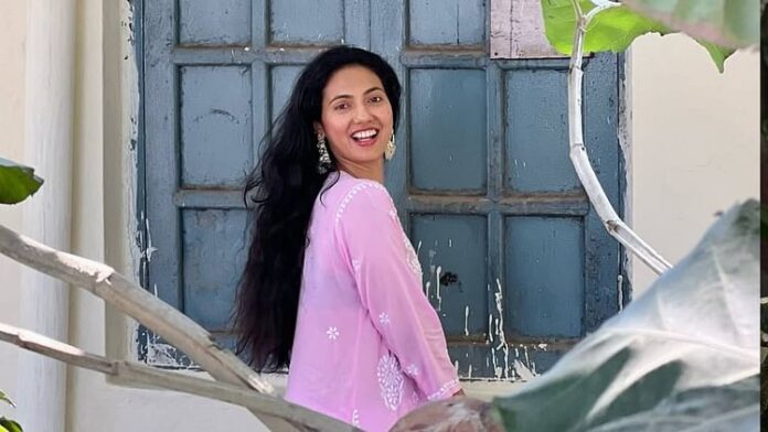 <b>पहलगाम-आतंक-हमला:-‘अब-तो-पाकिस्तान-से-सीधा-युद्ध-होना-चाहिए.’,-जानें-किस-एक्ट्रेस-की-बहन-ने-कही-ये-बात?</b>