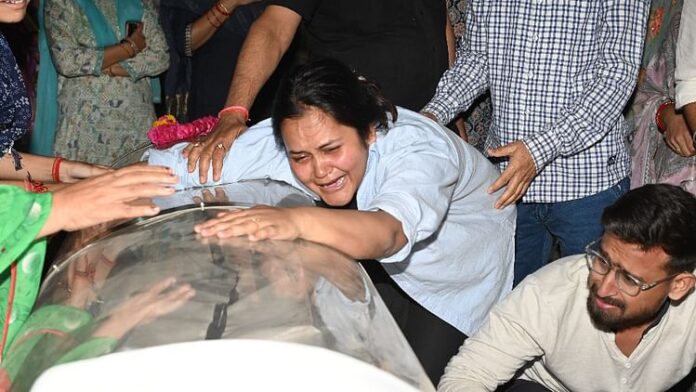 <h1>पहलगाम-हमले-में-शुभम-की-पत्नी-का-बयान:-पति-के-प्रयासों-ने-बचाईं-सैकड़ों-जानें,-मिले-शहीद-का-दर्जा!