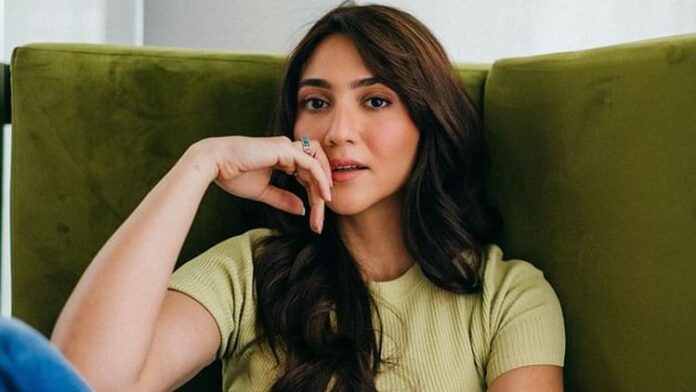 <b>इतिहास-से-मुगलों-को-हटाने-पर-अभिनेत्री-साहिबा-बाली-का-विवादित-बयान</b>