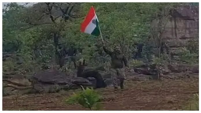 <b>नक्सलवाद-के-ठिकाने-पर-तिरंगा,-कर्रेगुट्टा-में-सुरक्षाबलों-का-ऐतिहासिक-ऑपरेशन</b>