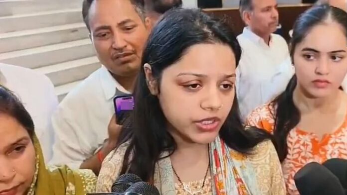 <b>पहलगाम-में-आतंकी-हमले-के-बाद-हिमांशी-नरवाल-की-शांति-की-अपील</b>