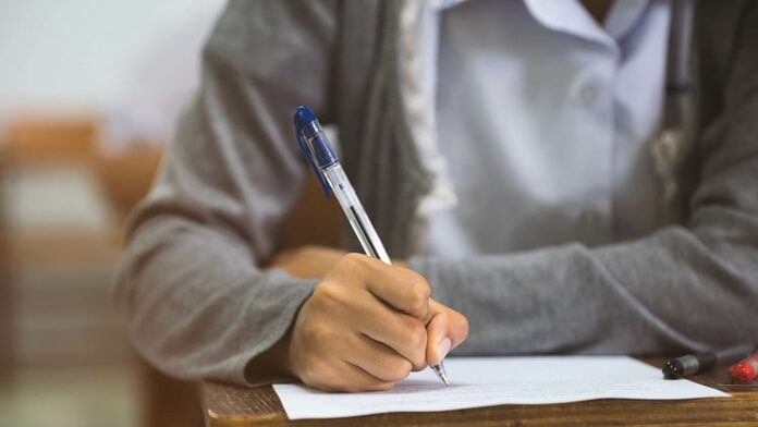 सीबीएसई-ने-2026-से-10वीं-बोर्ड-परीक्षा-साल-में-दो-बार-आयोजित-करने-का-ऐलान-किया