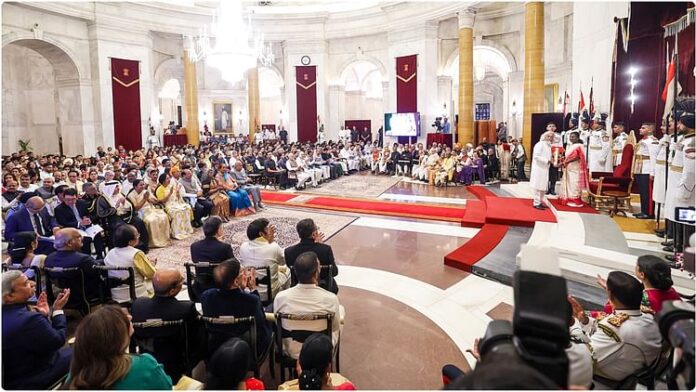 <b>पद्म-पुरस्कार-2025:-शारदा-सिन्हा-एवं-कुमुदिनी-रजनीकांत-लाखिया-को-मरणोपरांत-मिला-पद्म-विभूषण-सम्मान</b>