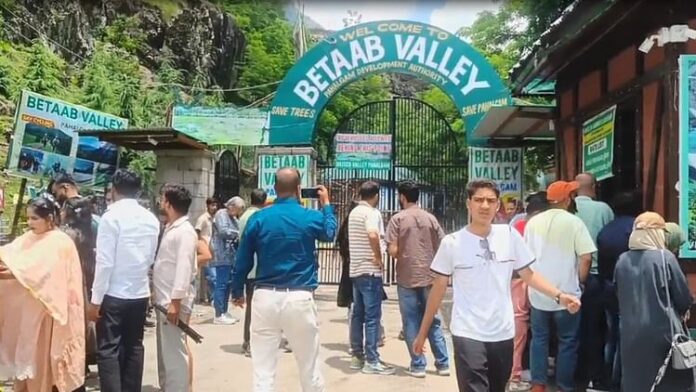 <h1>घाटी-में-पर्यटन-स्थलों-की-चमक-वापस:-जम्मू-कश्मीर-के-16-पर्यटन-स्थलों-का-फिर-से-खुलना</h1>