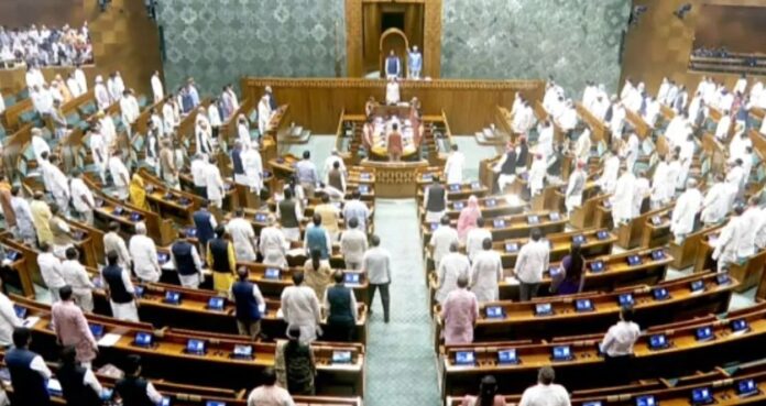 मानसून सत्र में हंगामा, लोकसभा और राज्यसभा की कार्यवाही स्थगित